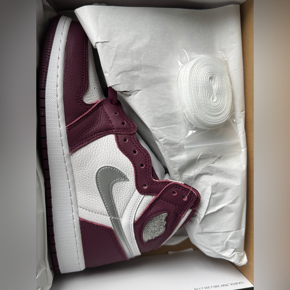 Nike Air Jordan 1 Retro High OG Bordeaux